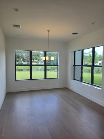 Casual Dining Area