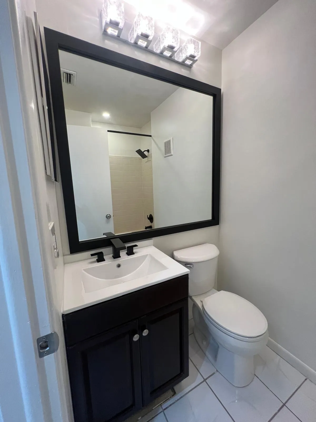 10 - Bathroom 1