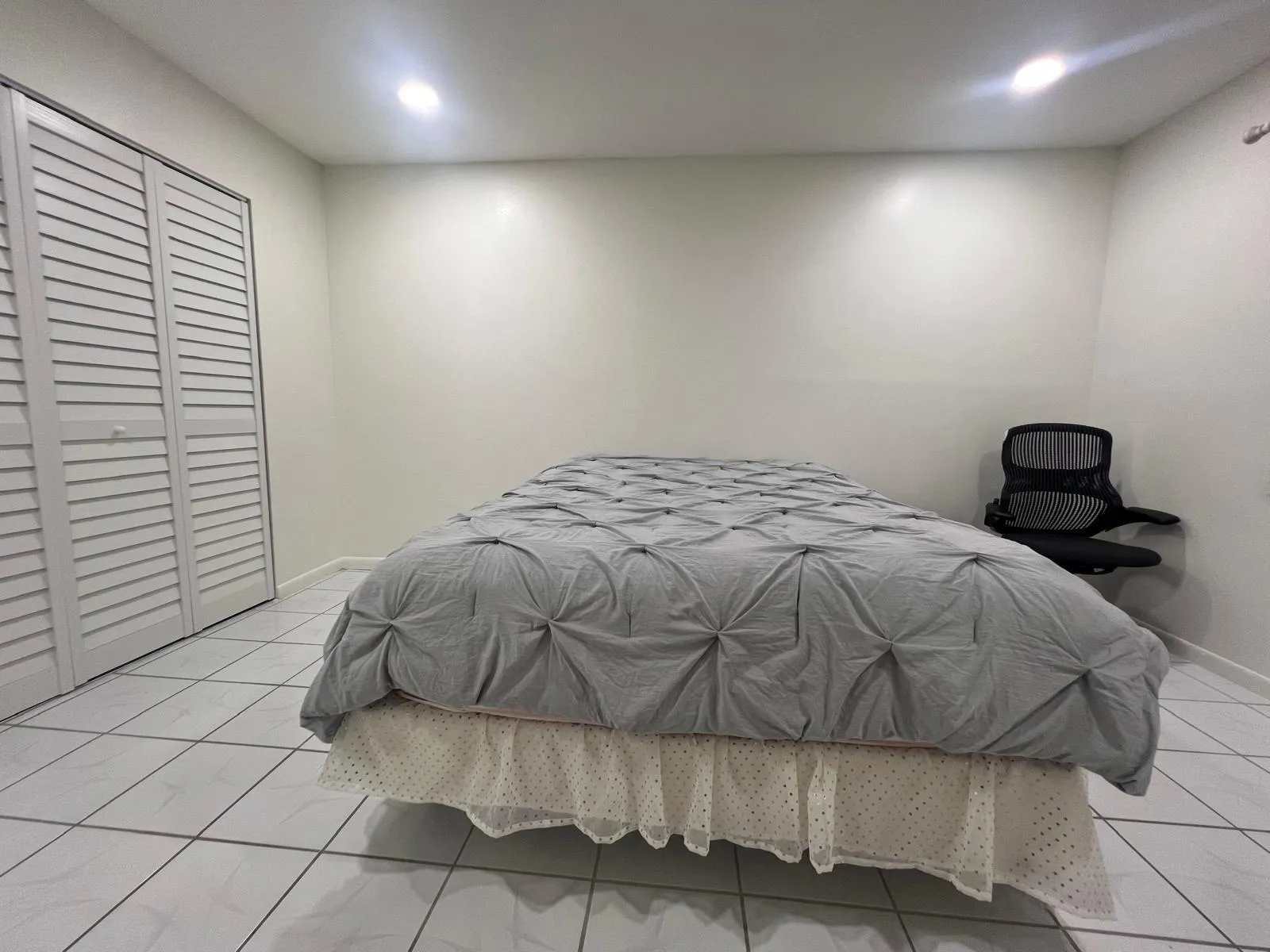 13 - Bedroom