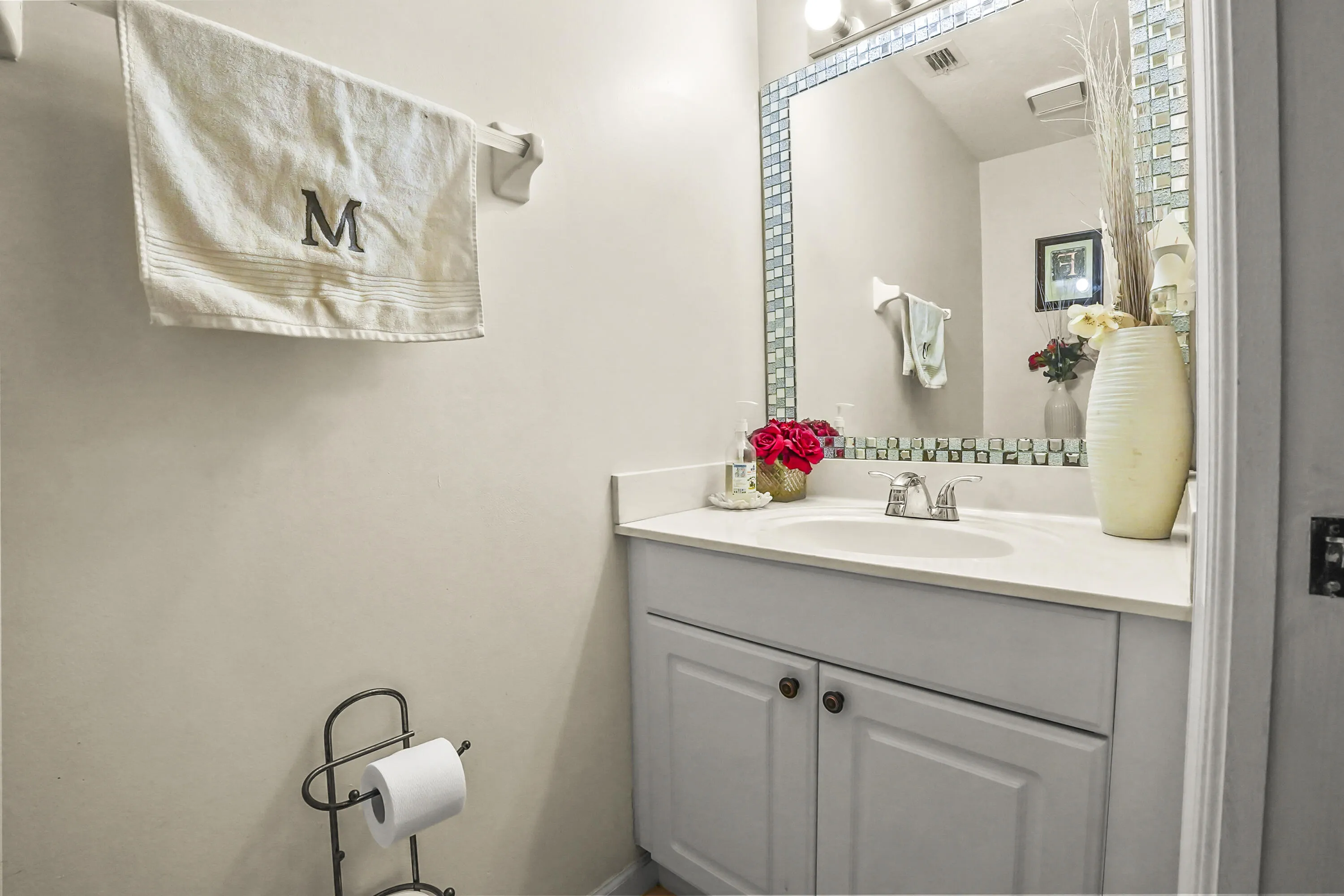 29 Bathroom 01