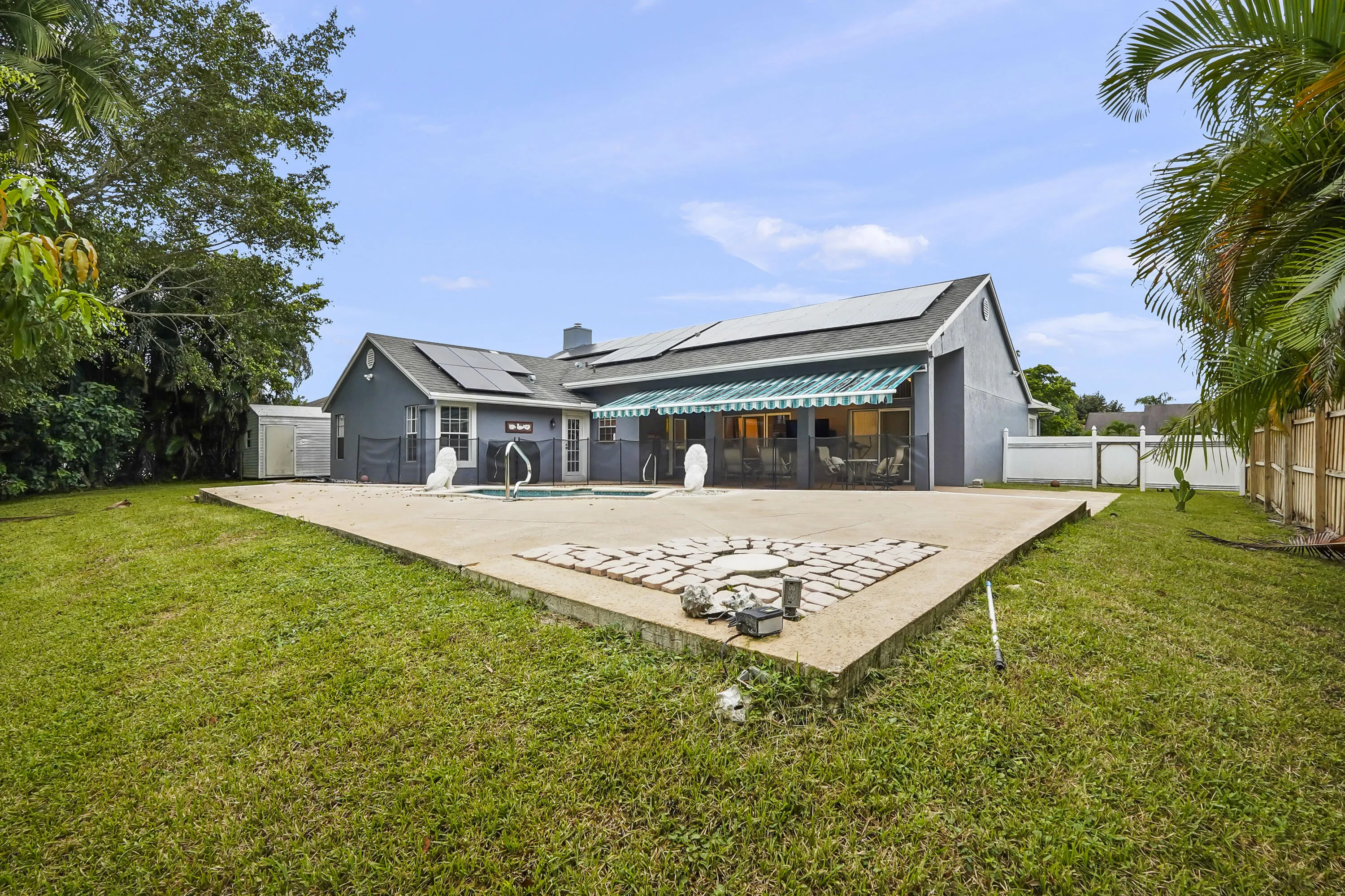 46 Backyard 02