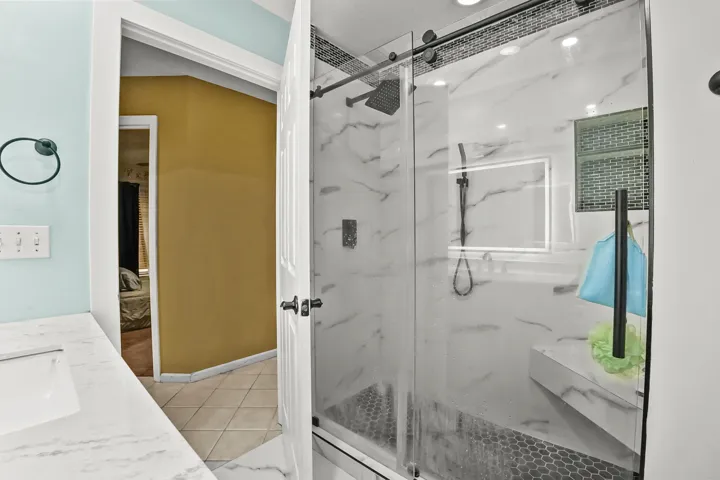 34 Bathroom 02