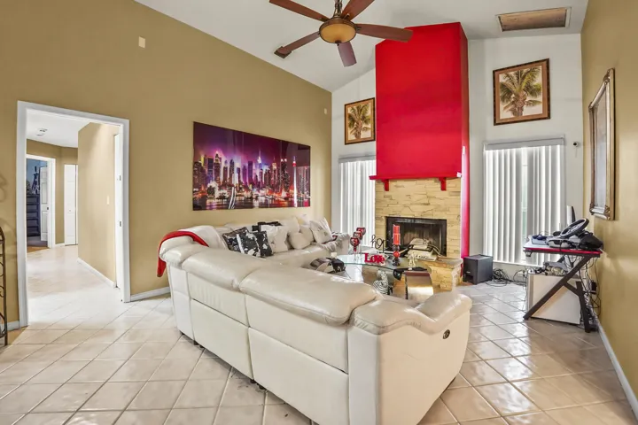 27 Living room 01
