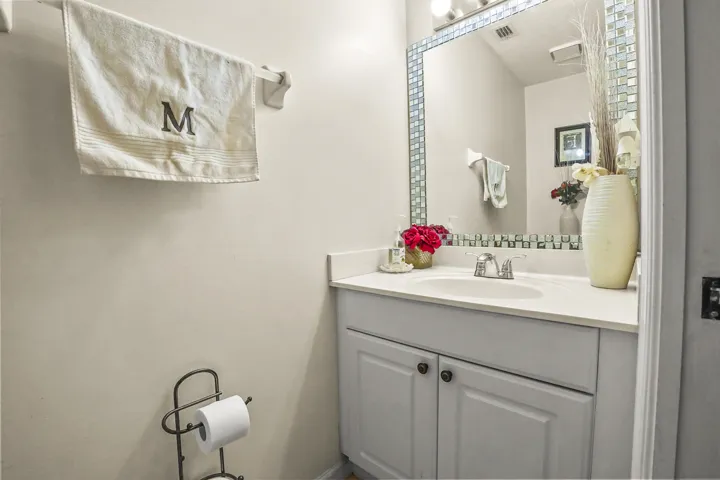 29 Bathroom 01