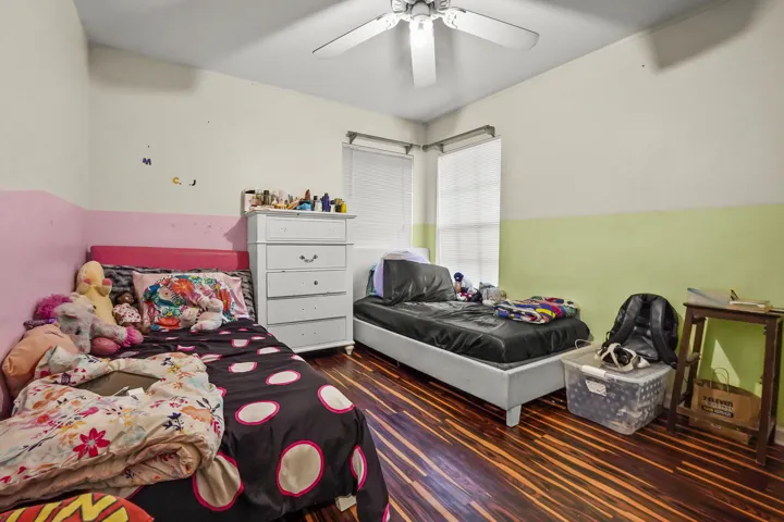 37 Bedroom 01