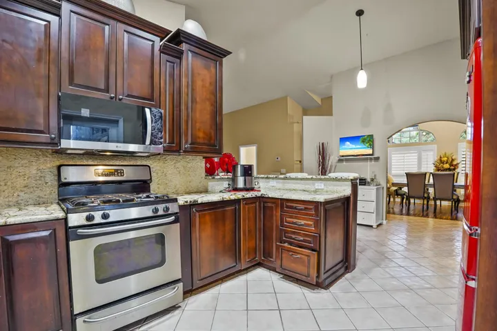 23 Kitchen 04