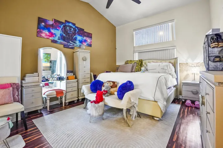 14 Bedroom 01