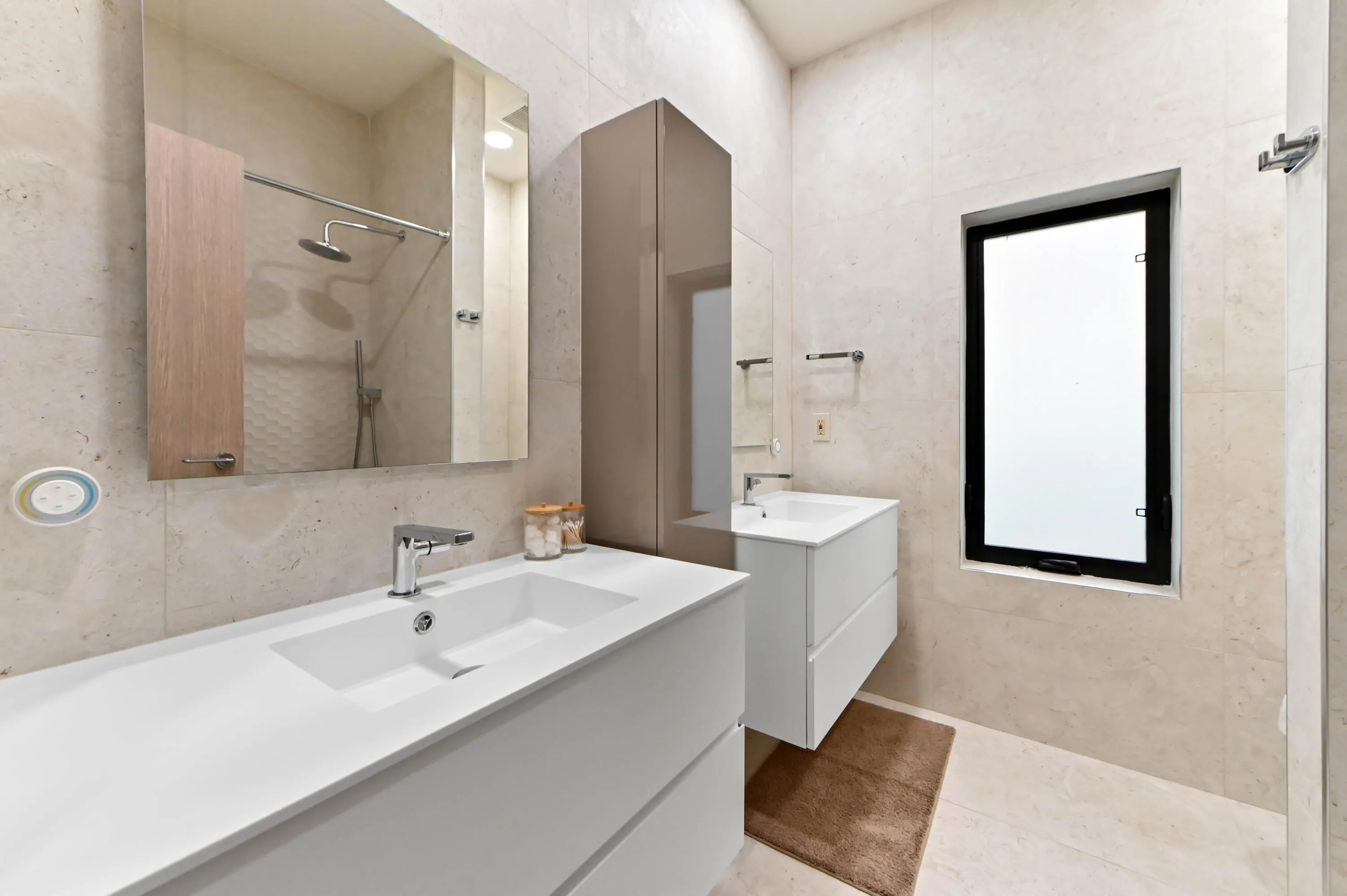 07 bathroom 01