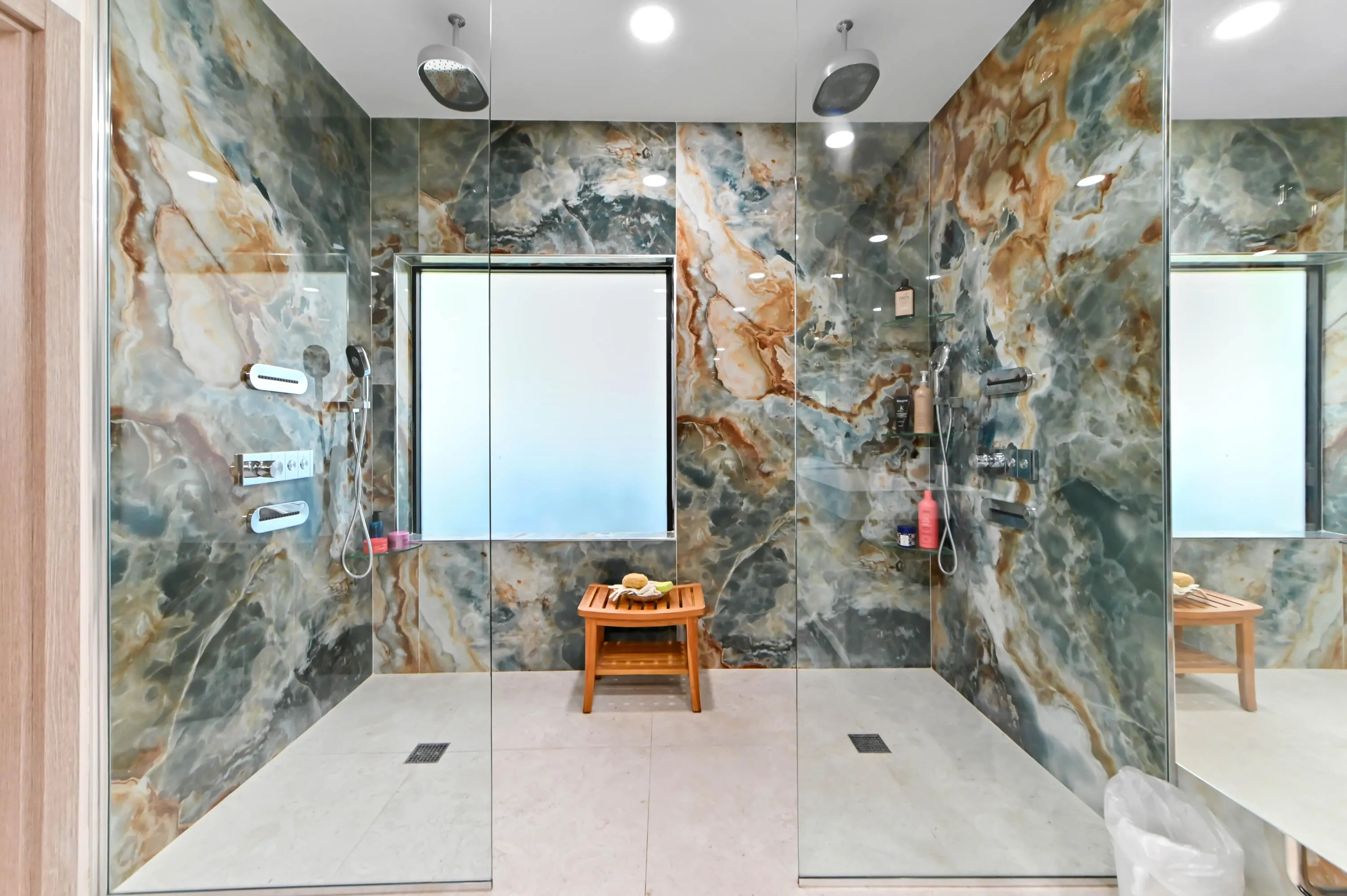 17 bathroom 02