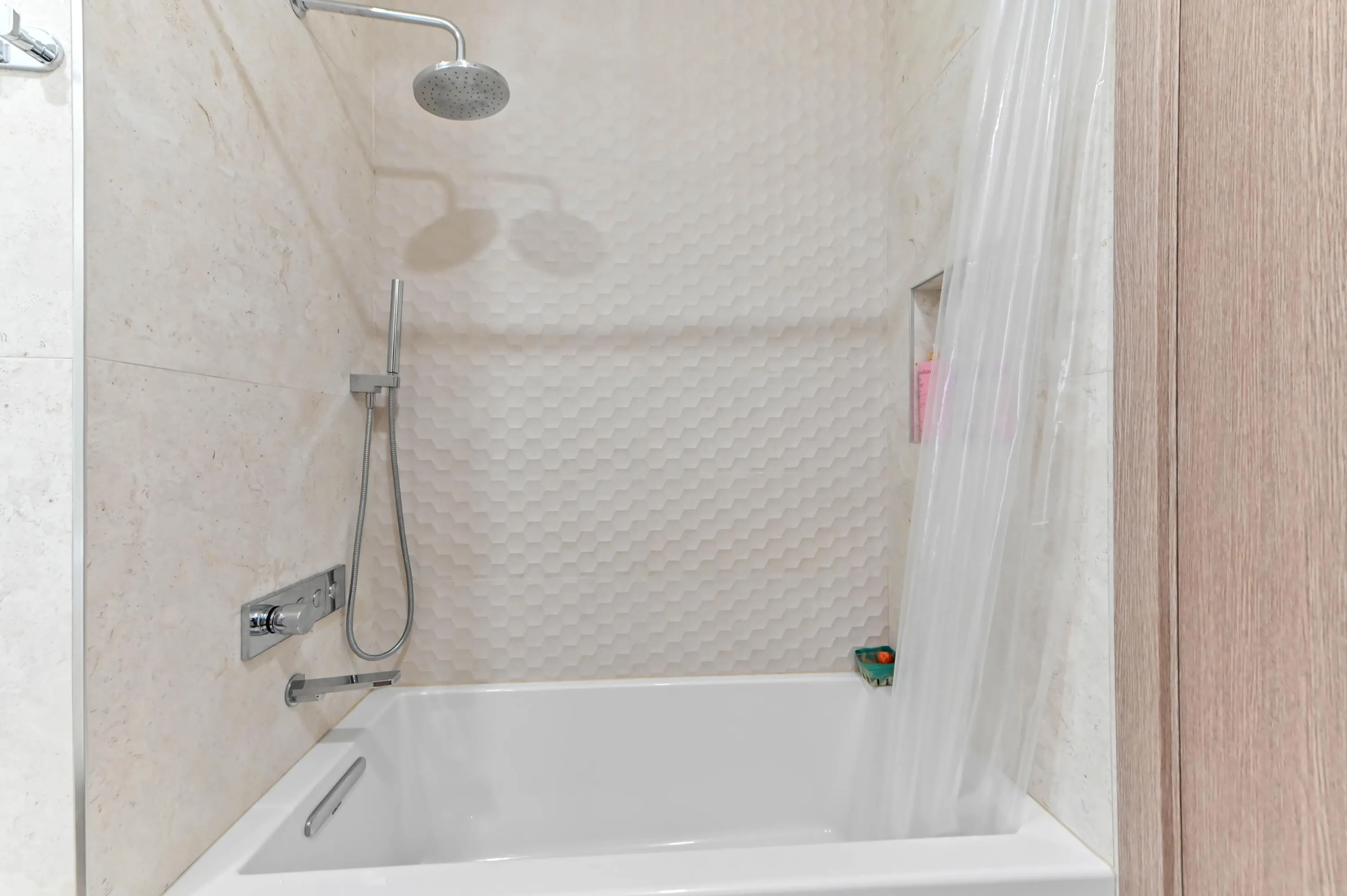 08 bathroom 02