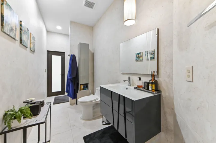 12 bathroom 01