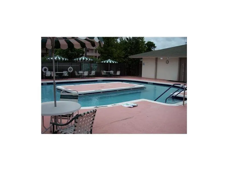 WALKING POOL