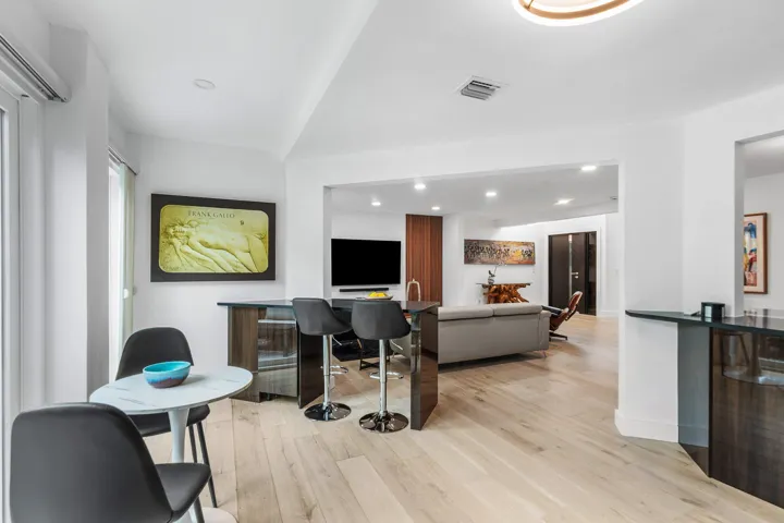 Bar / Entertaining
