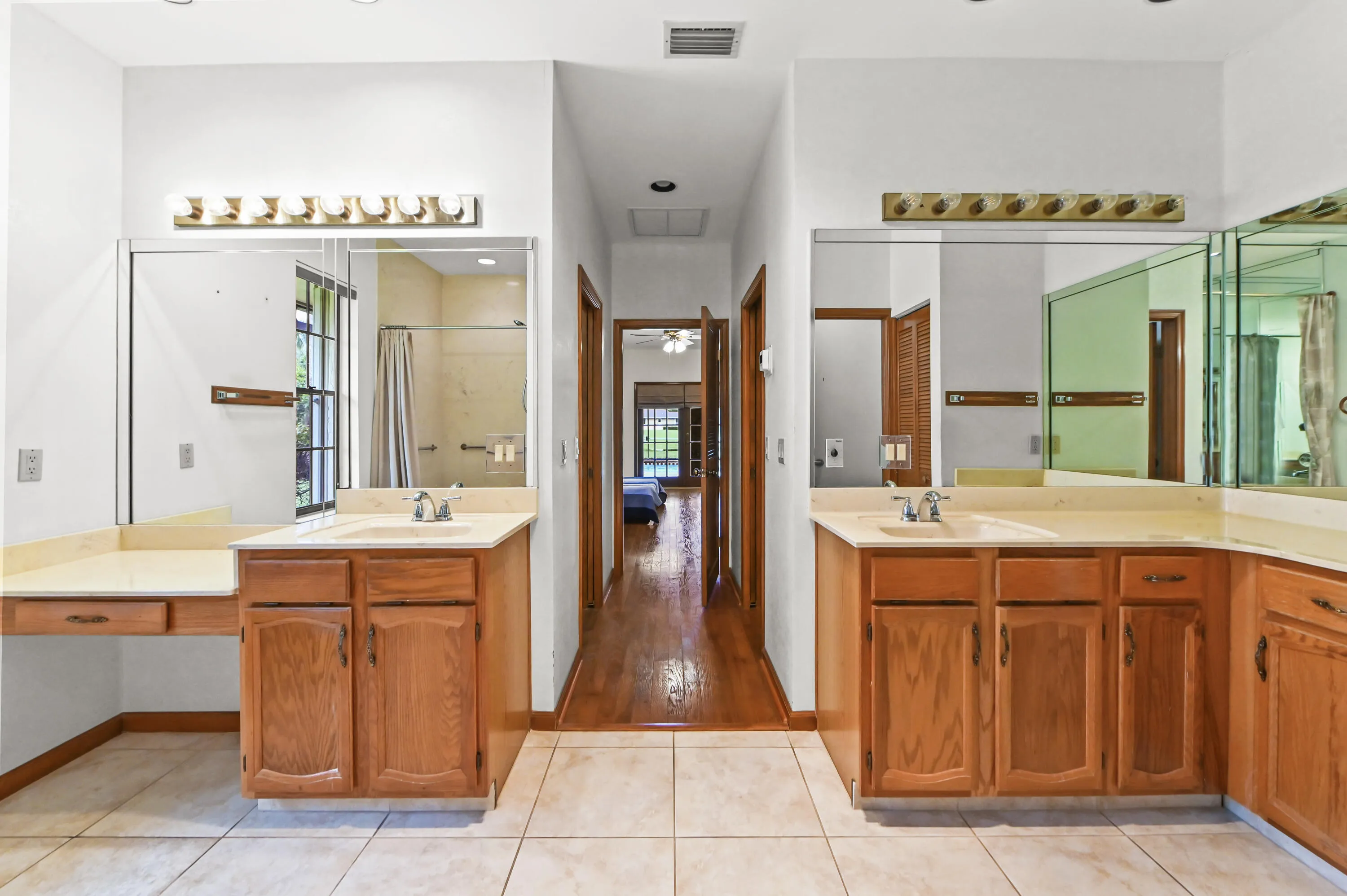 30 Bathroom 03