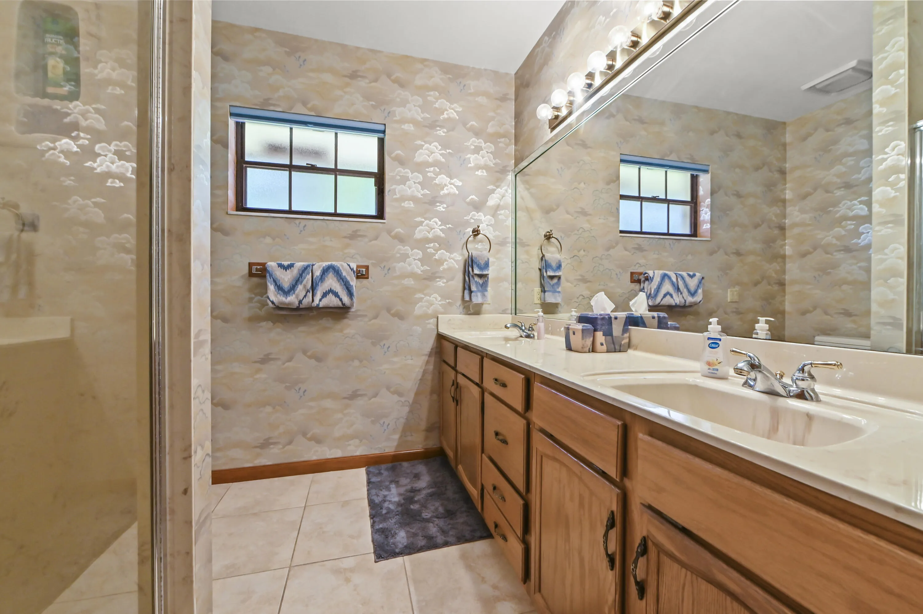 23 Bathroom 01