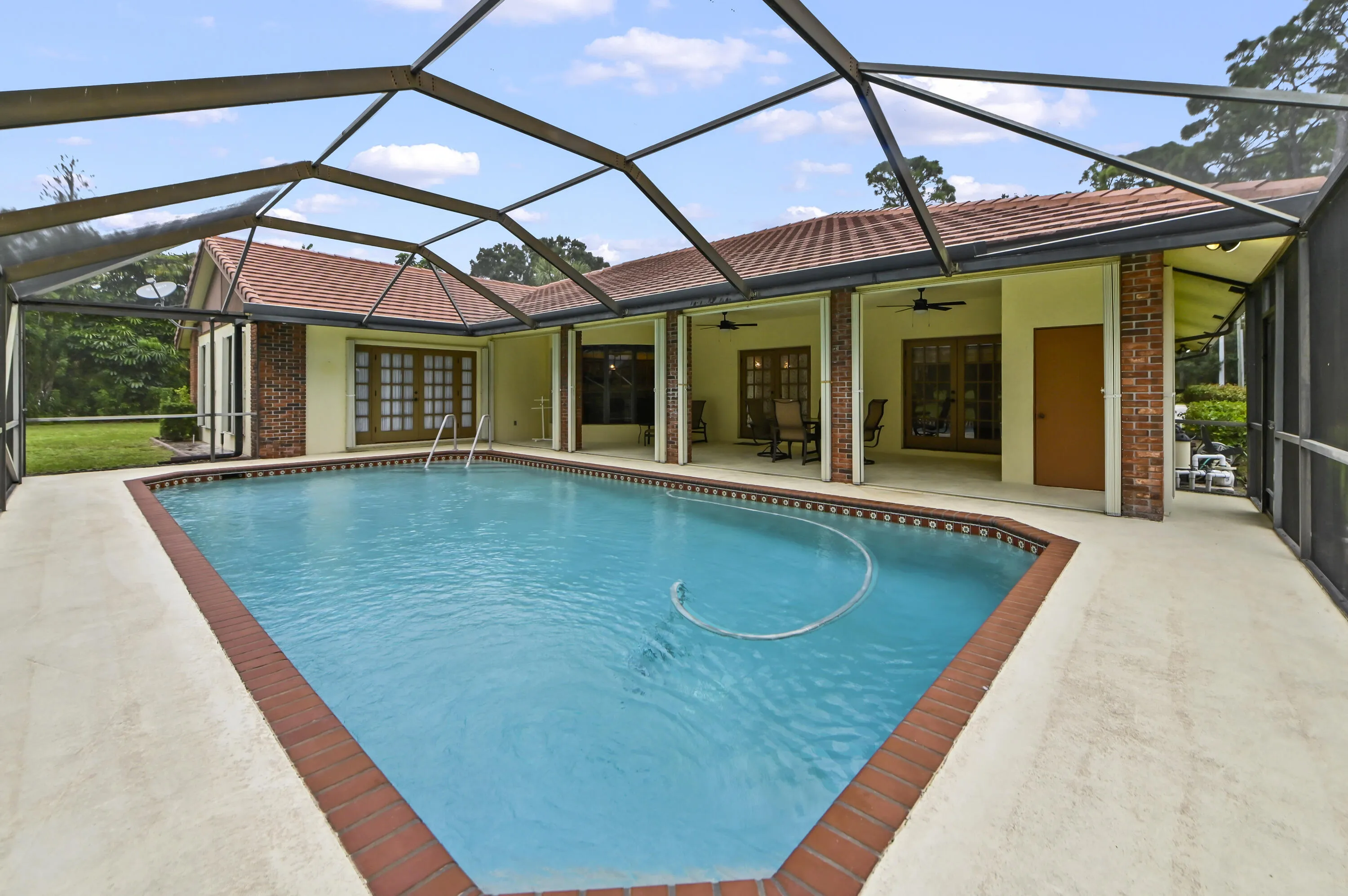 34 Pool 02
