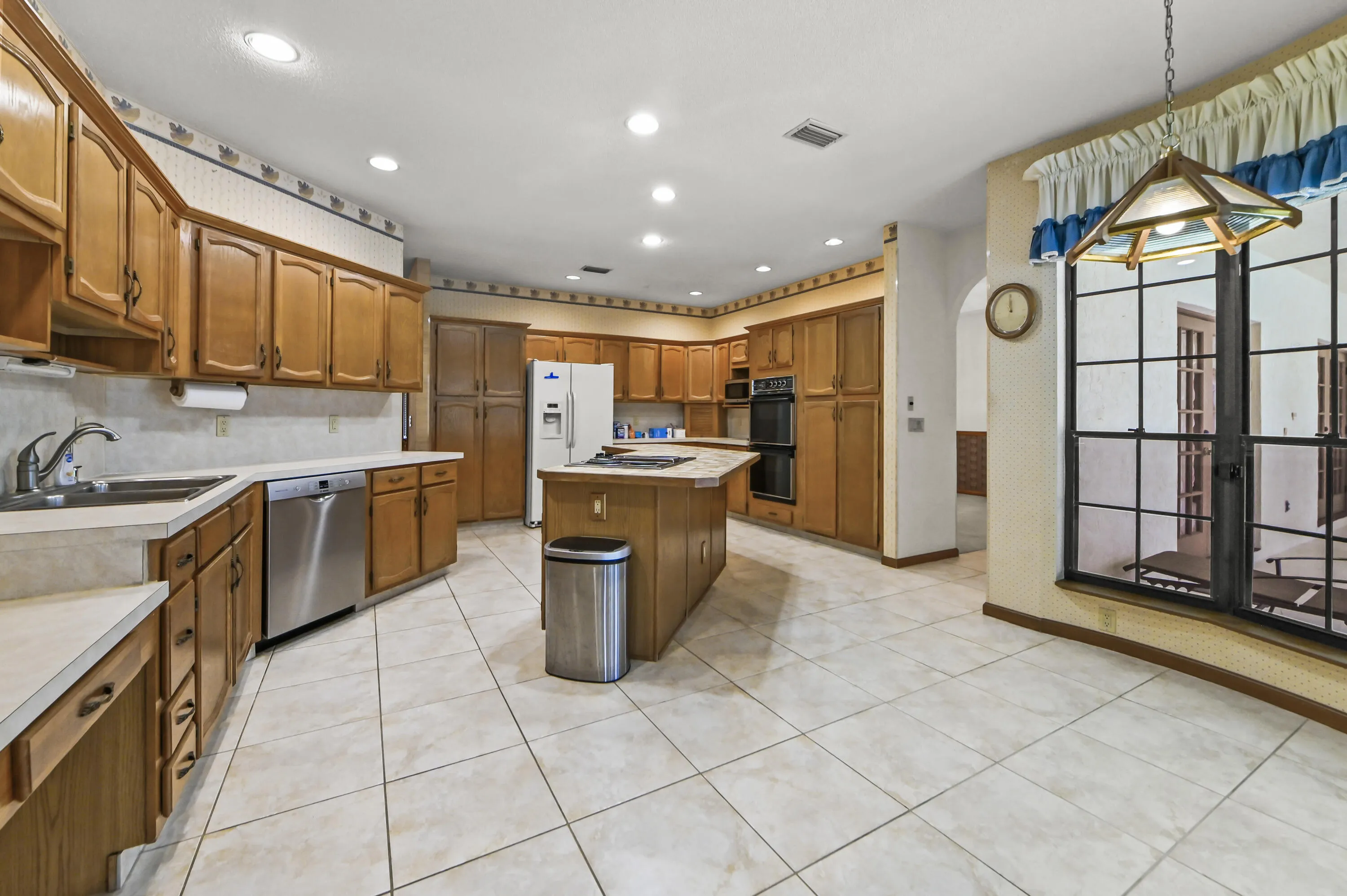 12 Kitchen 02