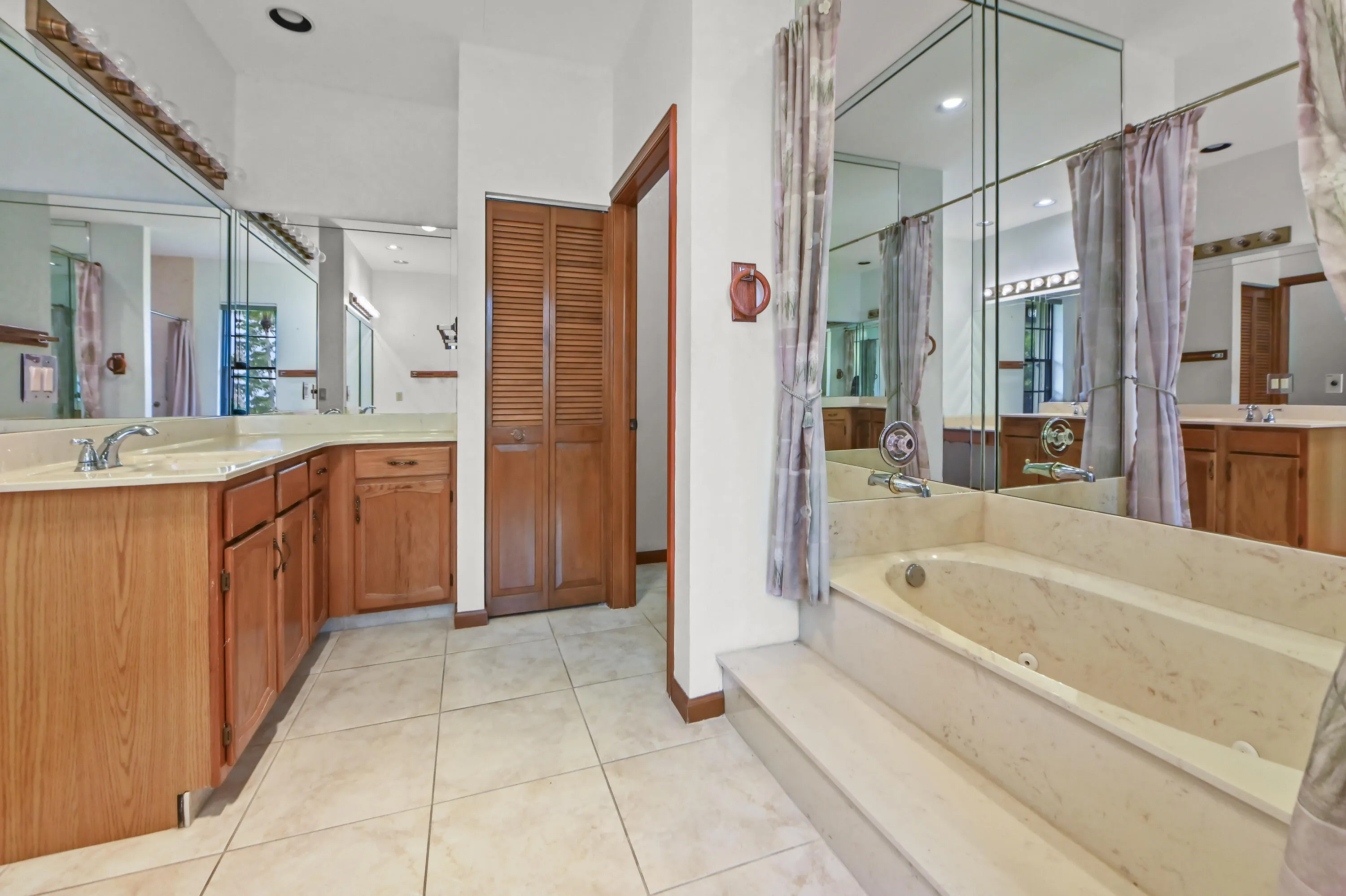29 Bathroom 02