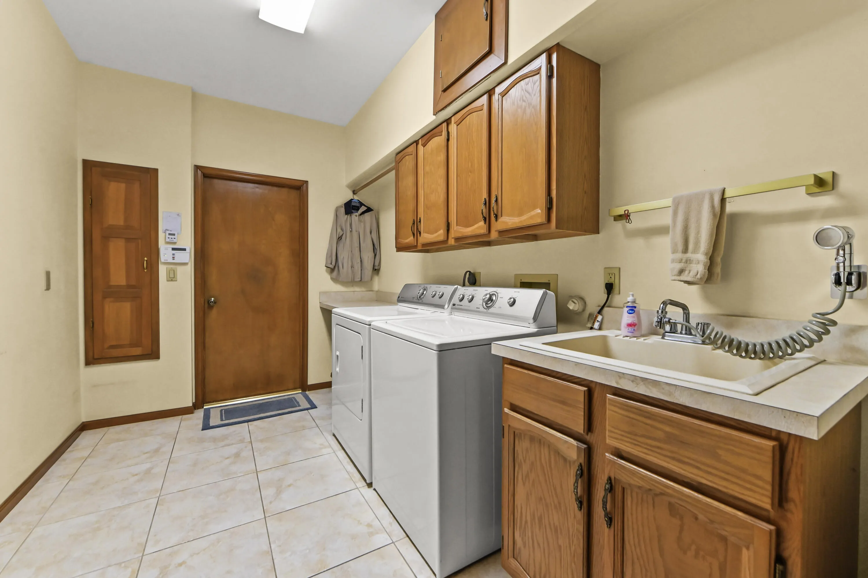 18 Bathroom 01