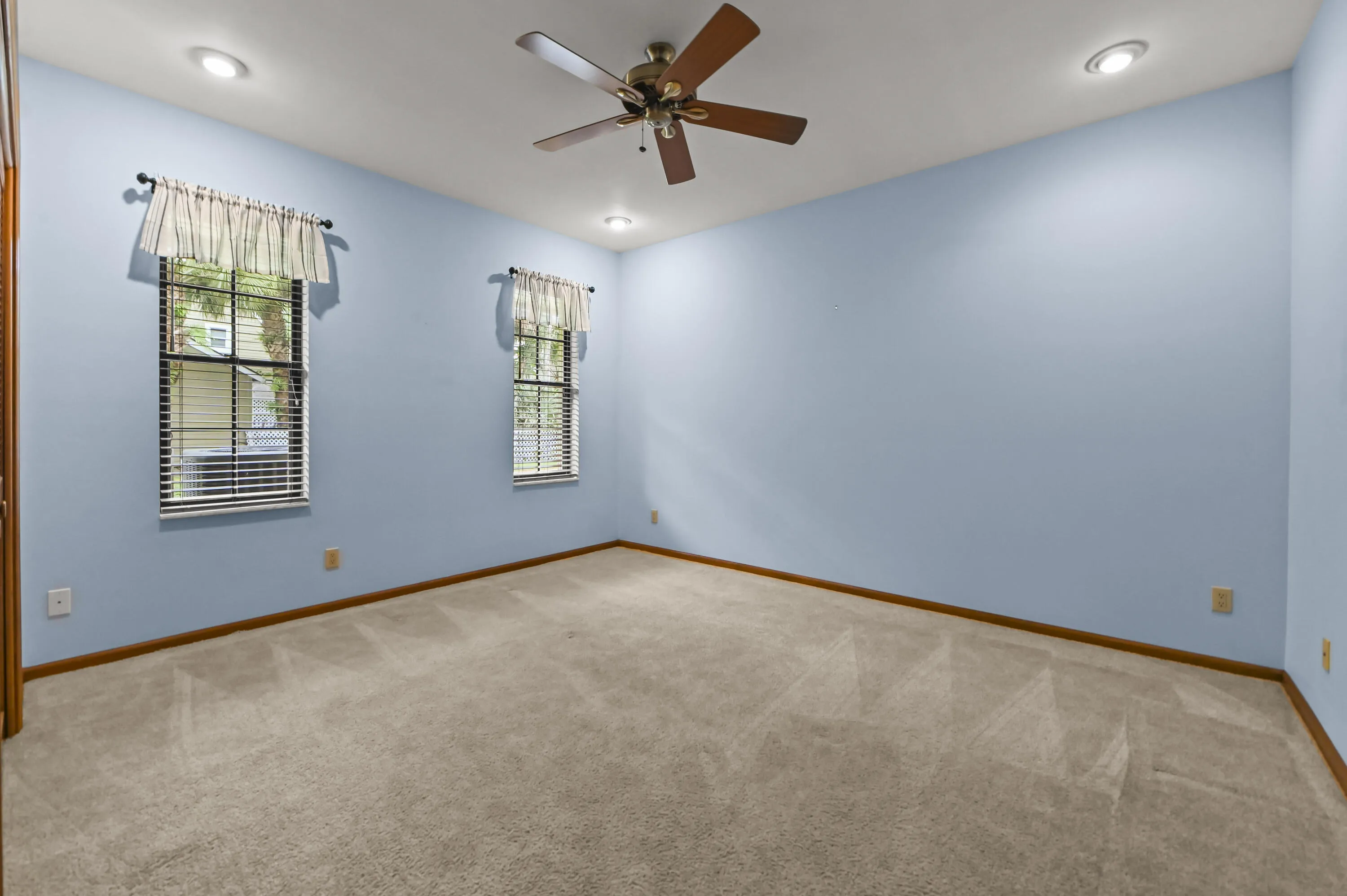 19 Bedroom 01