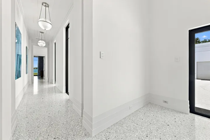 Guest Suite Foyer