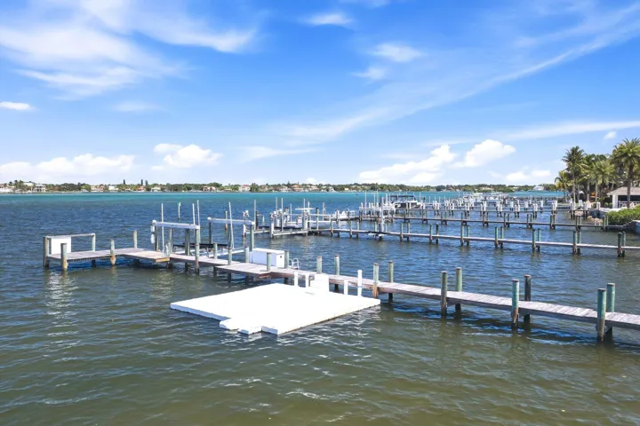 Dock