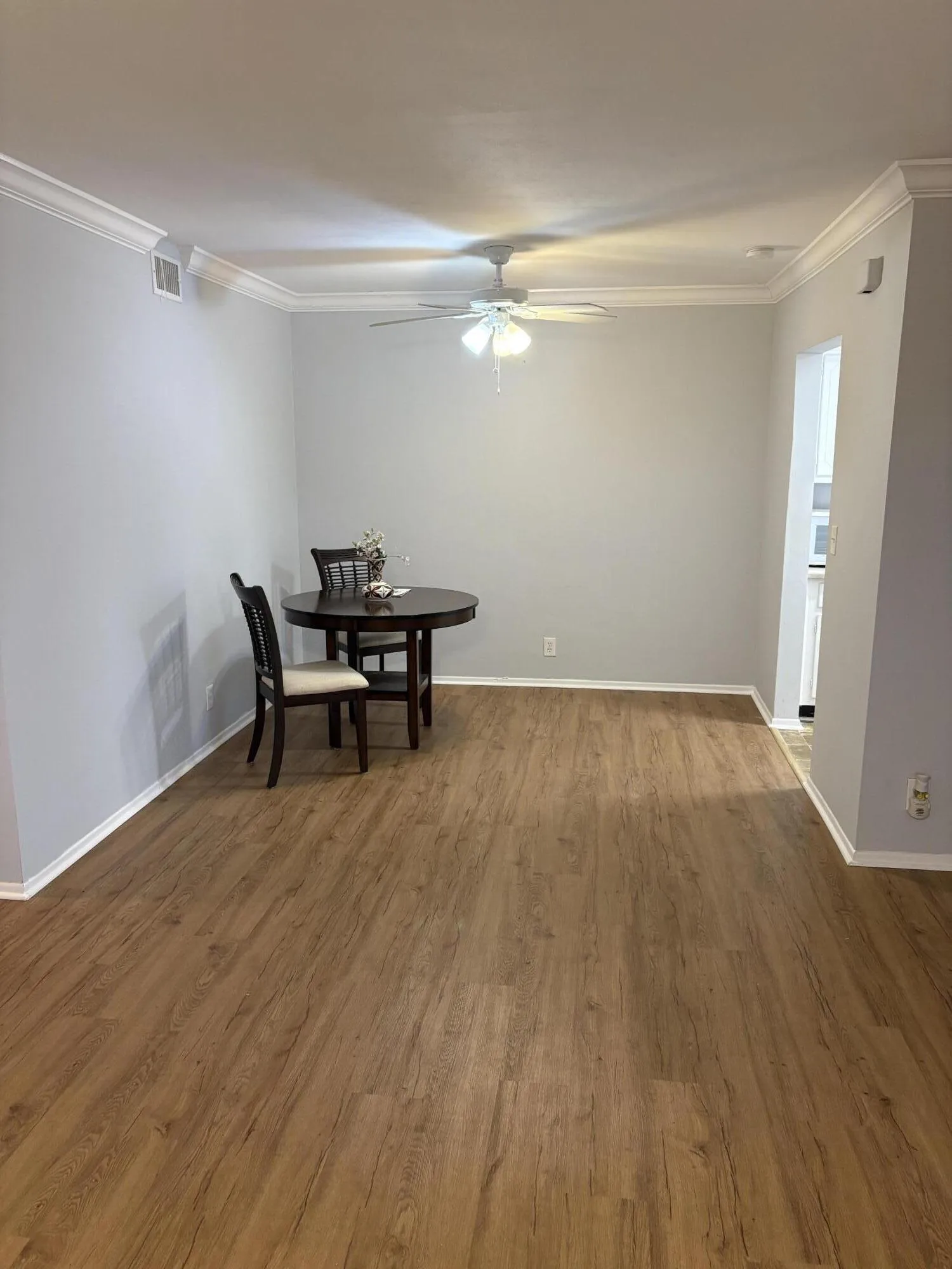 dining area off kitchen