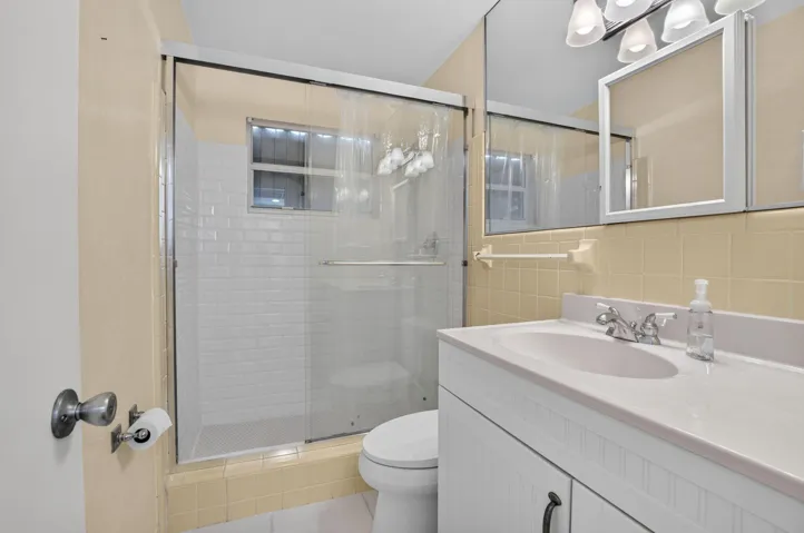 Guest bathroom upstairs