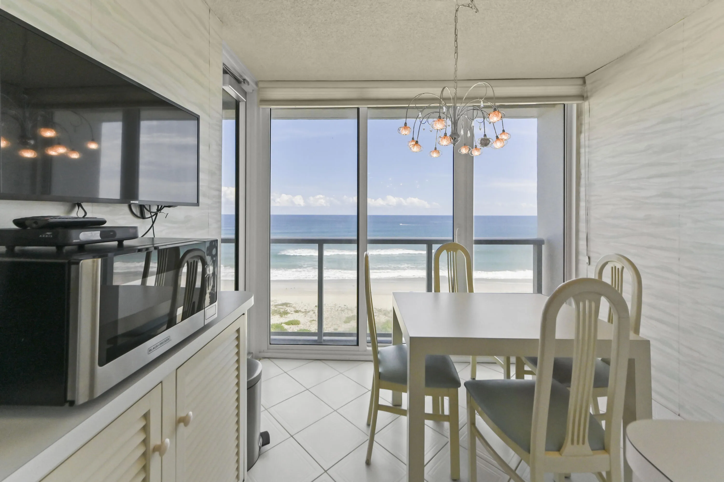 OCEANFRONT Breakfast Room