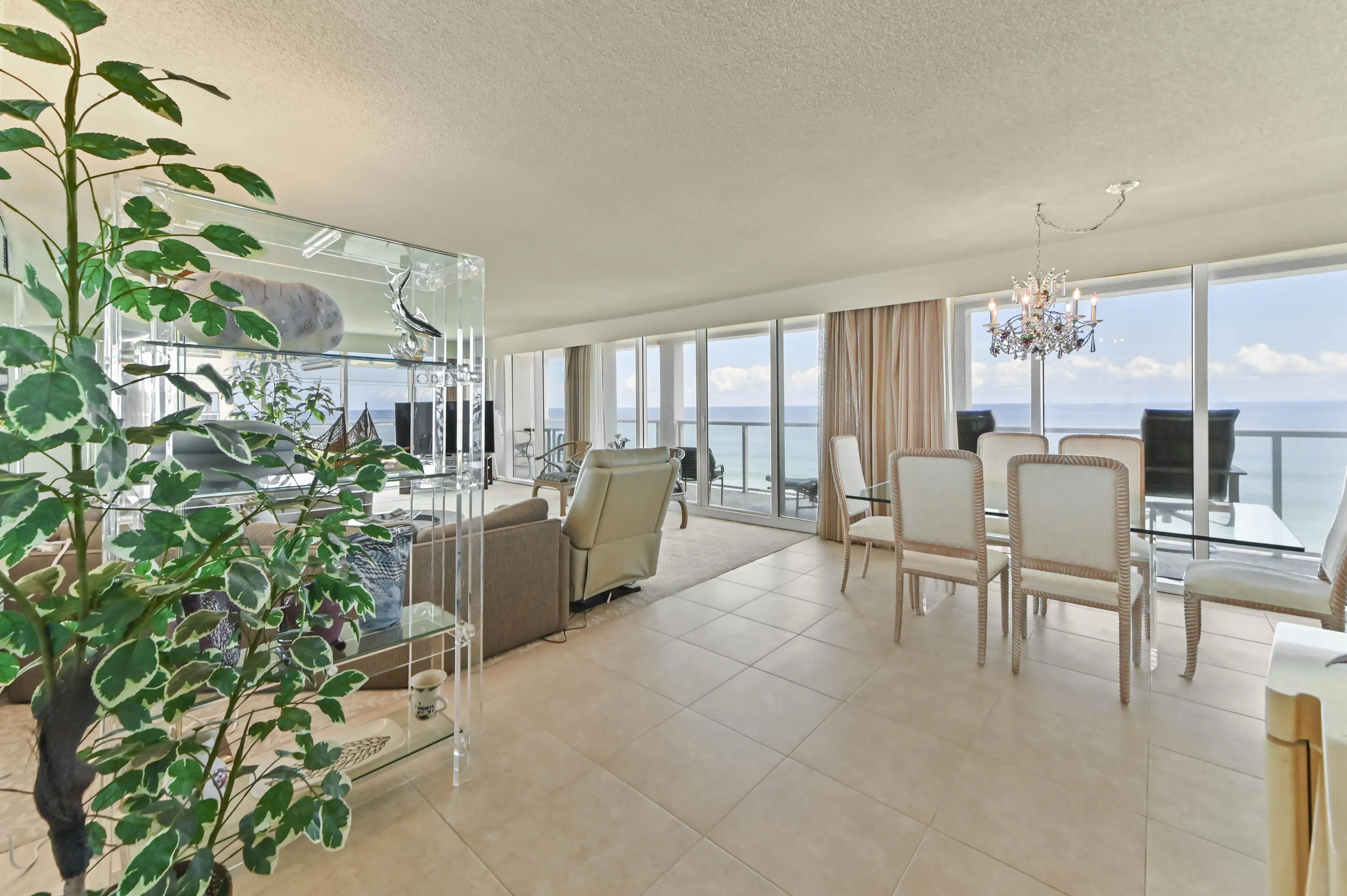 Living and Dining On The OCEAN