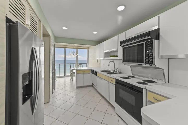 OCEANFRONT Kitchen