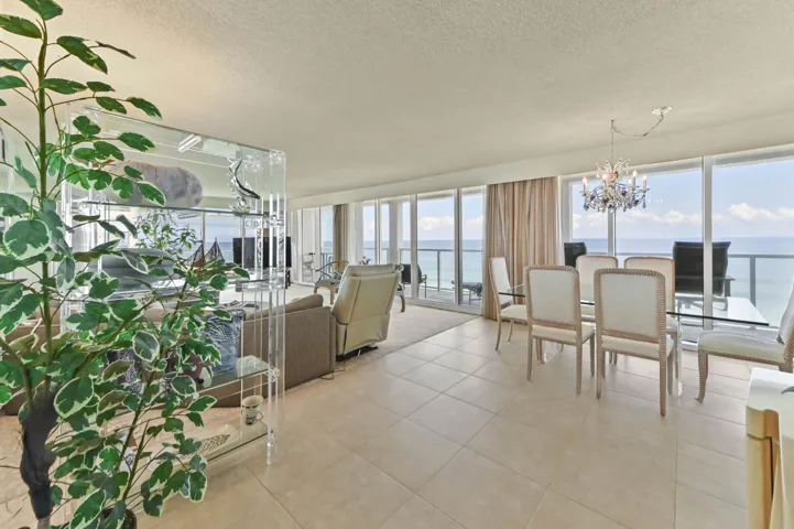 Living and Dining On The OCEAN