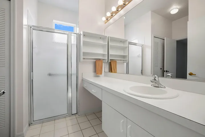 20 Bathroom 03