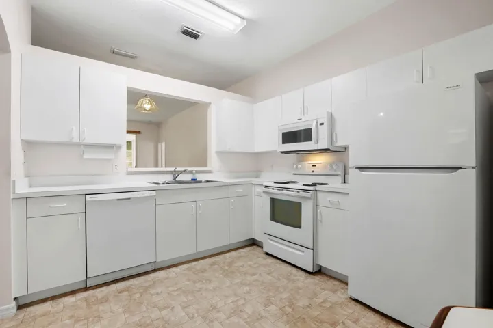 08 Kitchen 02