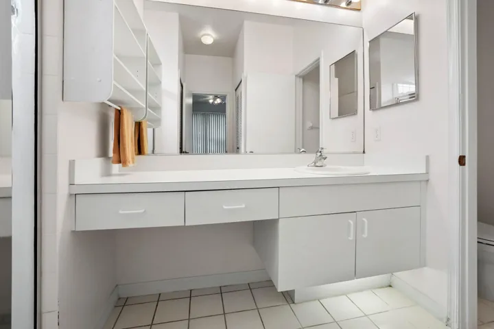 21 Bathroom 04