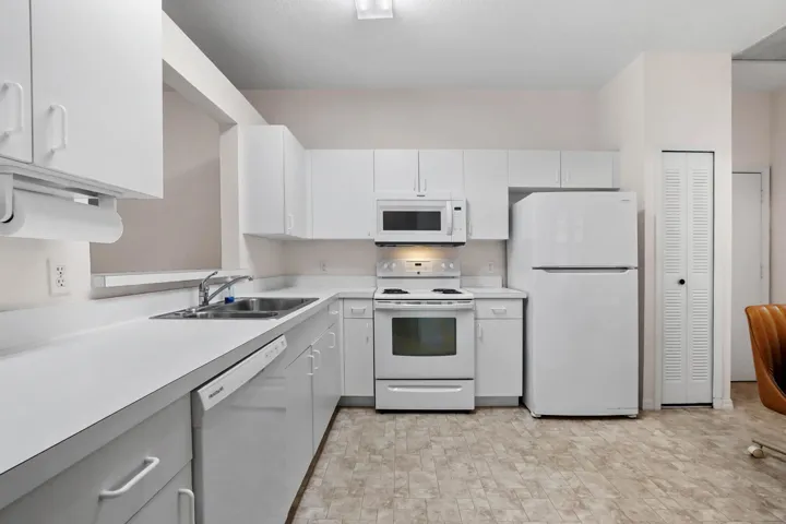 06 Kitchen 01