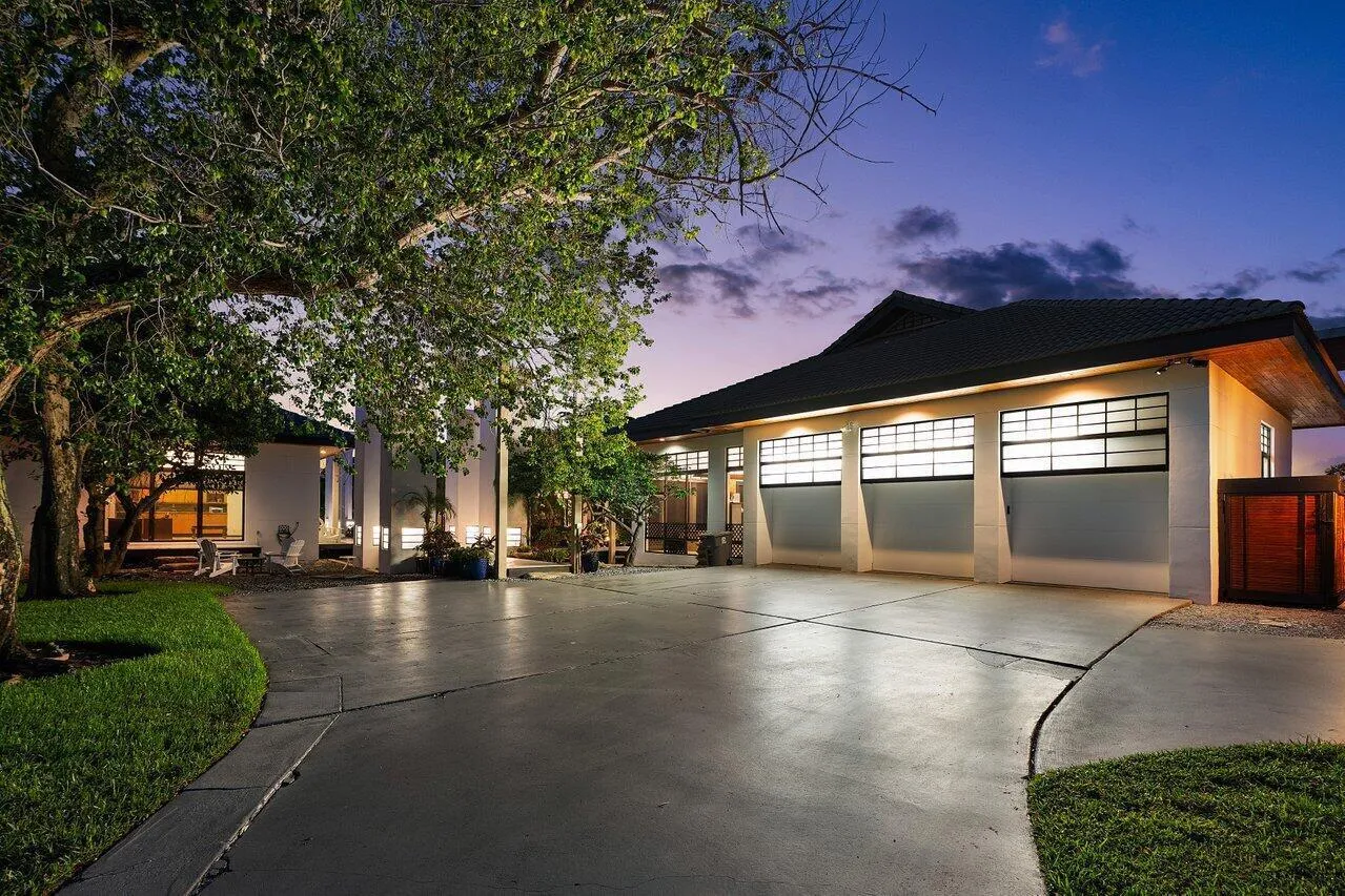 101-8549SurreyLane-BocaRaton-FL-33496-SM