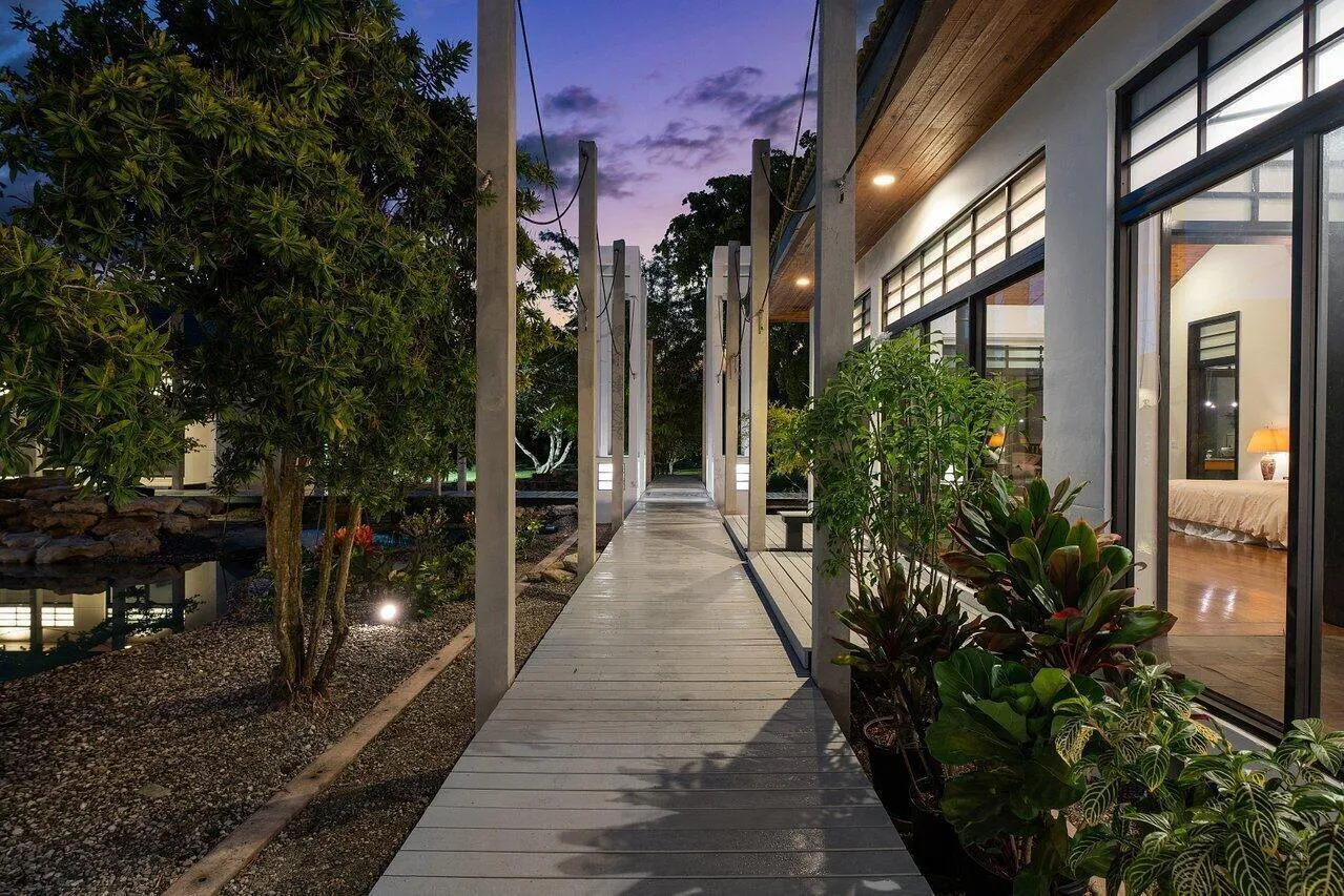 106-8549SurreyLane-BocaRaton-FL-33496-SM