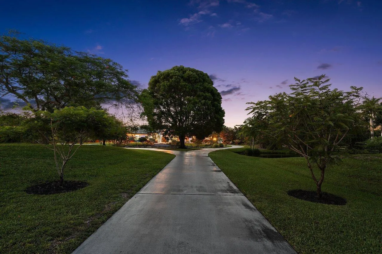 098-8549SurreyLane-BocaRaton-FL-33496-SM