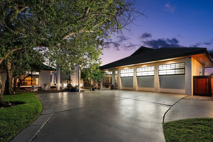 101-8549SurreyLane-BocaRaton-FL-33496-SM