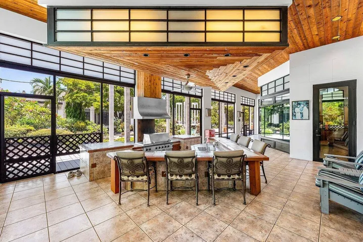 061-8549SurreyLane-BocaRaton-FL-33496-SM