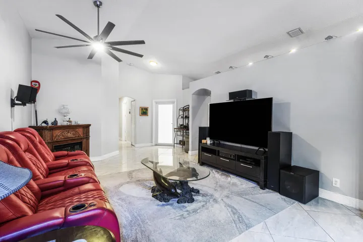 072-6734LakeNonaPlace-Greenacres-FL-3346