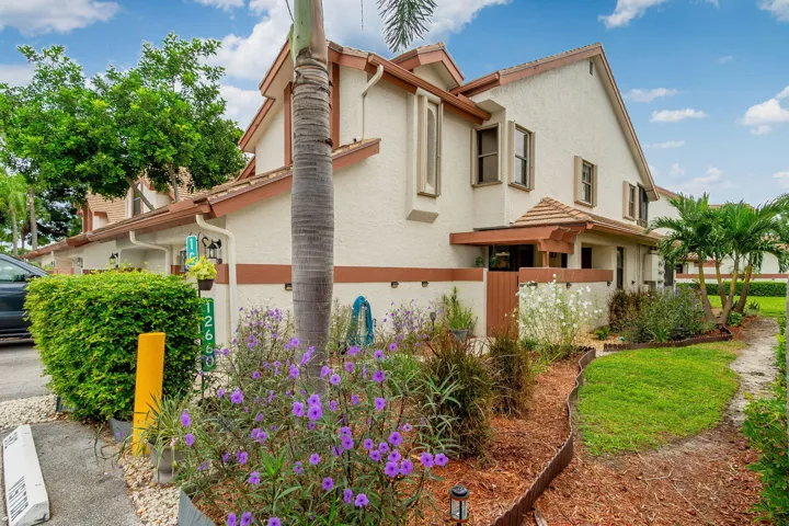 Landscaped Side Yard