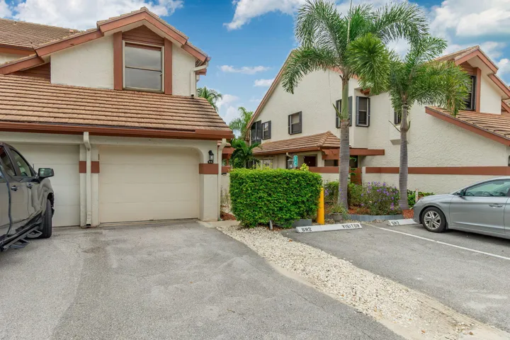 Front of Condo/Driveway/Garage