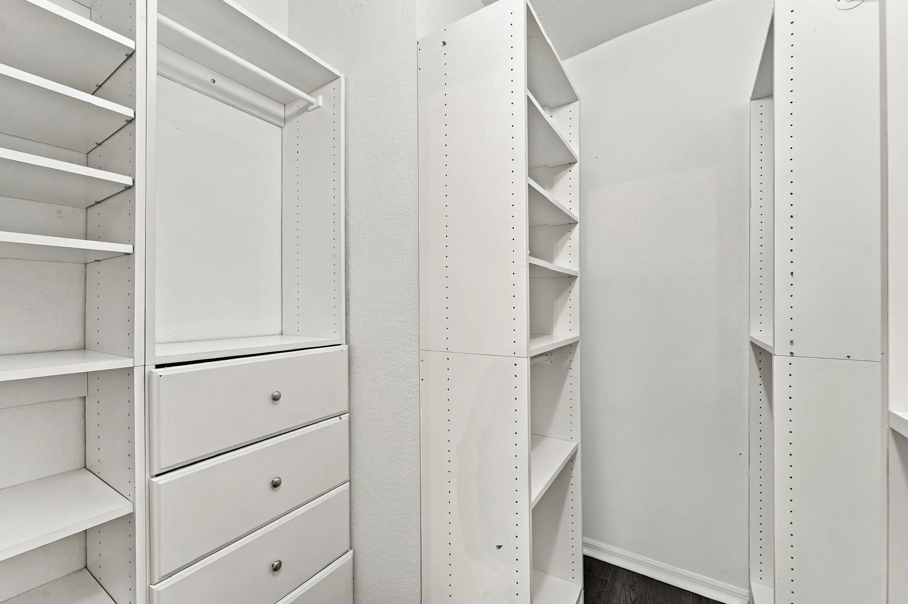 21_walk-in closet