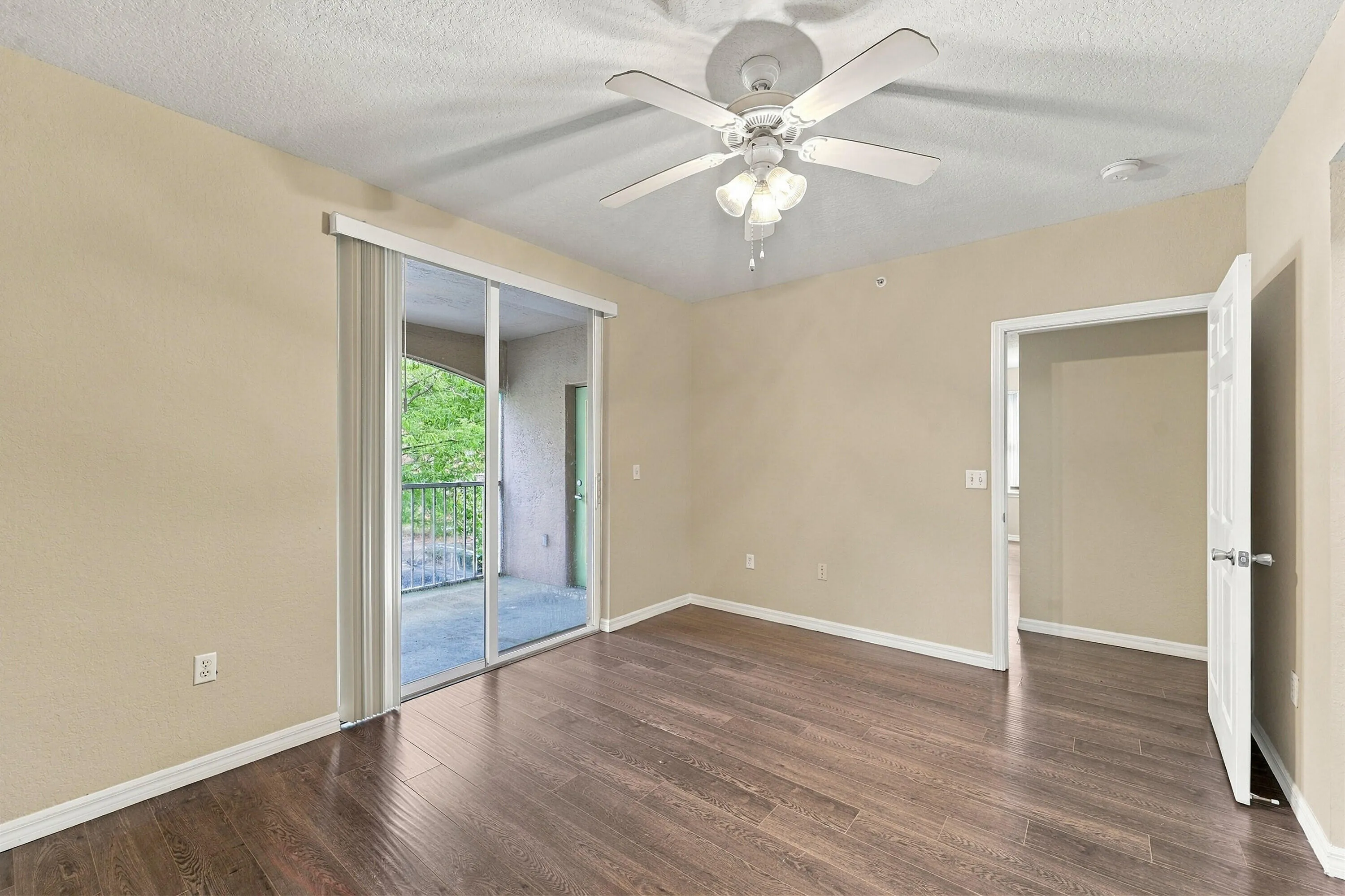 18_primary bedroom