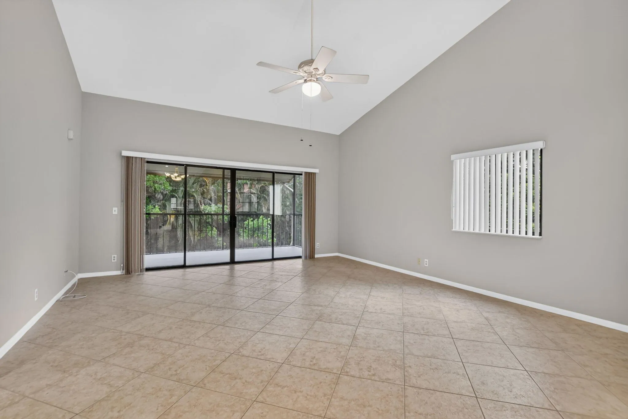 Large living room/ dinning room off of kitchen.
