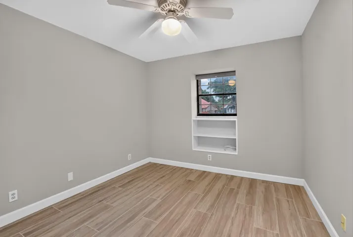 Guest bedroom.