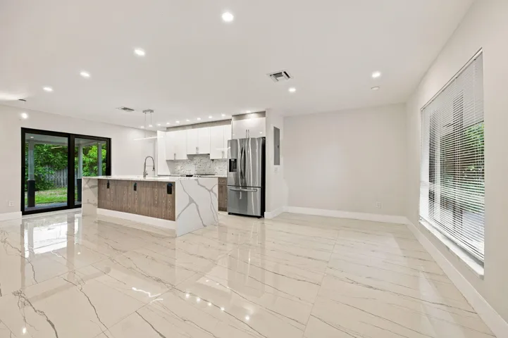 8-web-or-mls-4741-ne-19th-ave