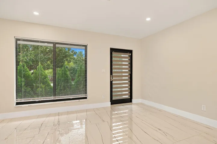 5-web-or-mls-4741-ne-19th-ave